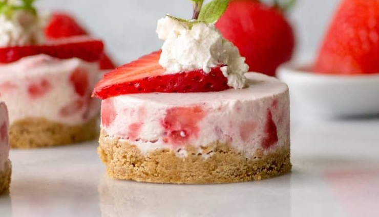 strawberry cheesecake bars,strawberry recipe,cake recipe,cheesecake recipe,sweets recipe