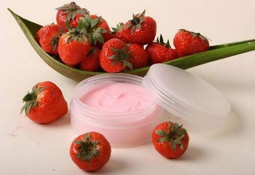 homemade face mask,homemade strawberry mask,skin lightening face mask,beauty tips,skin care tips