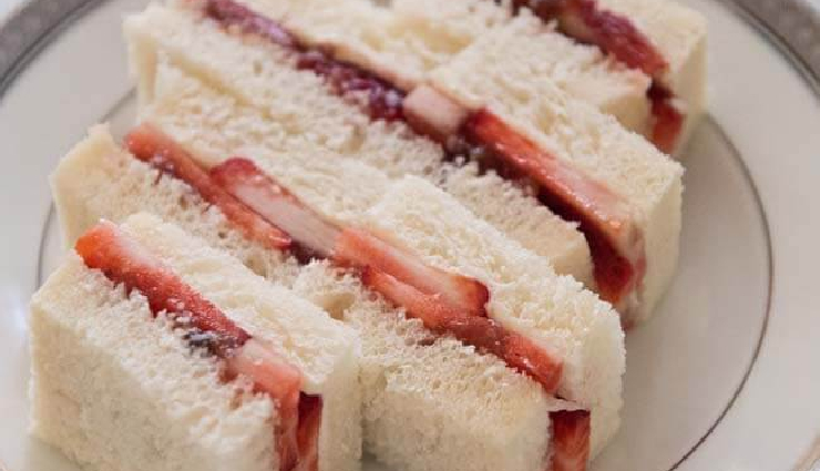 टेस्टी-हेल्दी होने के साथ फटाफट बन जाता है स्ट्रॉबेरी सैंडविच, नाश्ते में आजमाकर देखें #Recipe 