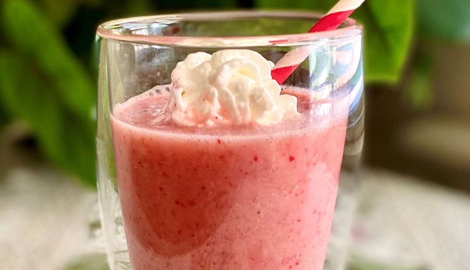 स्ट्रॉबेरी शेक : पोषक तत्वों से भरपूर यह हेल्दी ड्रिंक अपने स्वाद से भी आपके दिल पर करेगा राज #Recipe strawberry shake,strawberry shake nutrition,strawberry shake healthy drink,strawberry shake tasty drink,strawberry shake thick,strawberry shake ingredients,strawberry shake recipe,strawberry shake breakfast