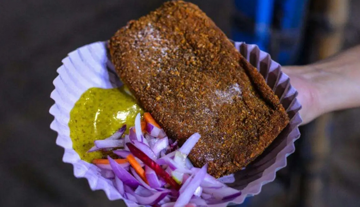 street food,street food in india,must try street food,fish cutlet,kathi rolls,shawarma,daulat ki chaat,batata vada,bombay sandwich