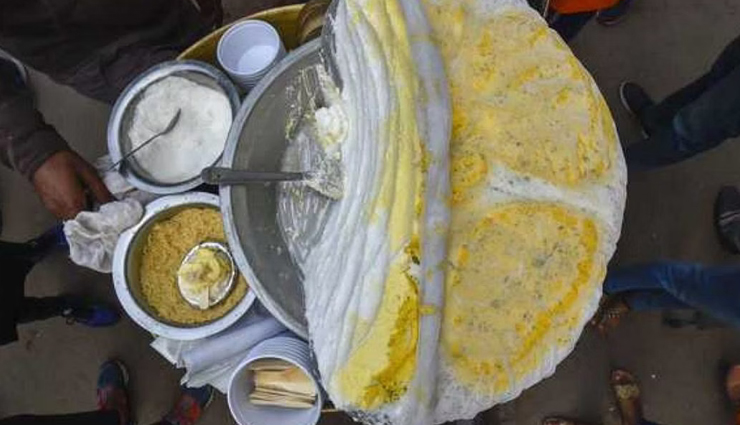 street food,street food in india,must try street food,fish cutlet,kathi rolls,shawarma,daulat ki chaat,batata vada,bombay sandwich