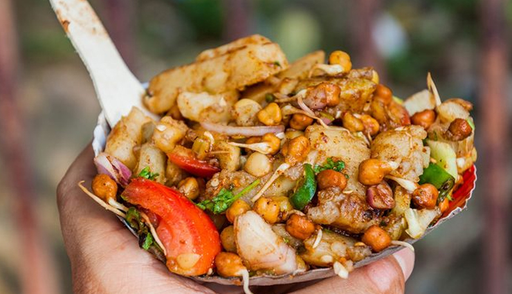 street food to try in india,famous street food,street food,chole bhature,aloo tikki,tunde kabab,litti chokha,chaat,chow mein