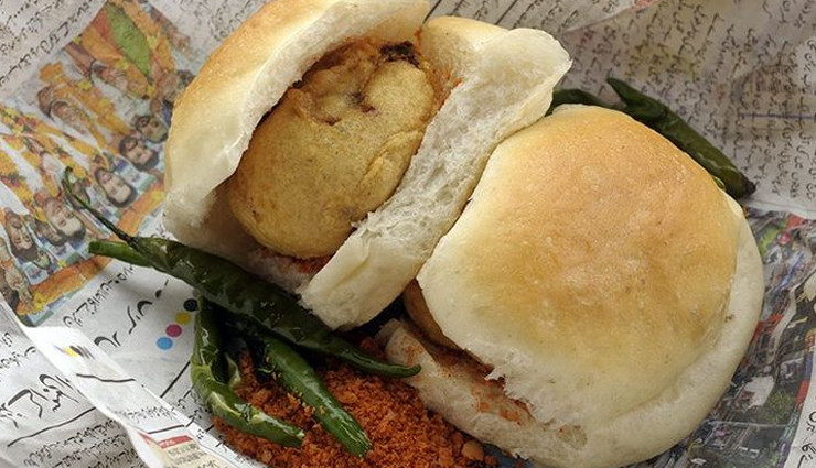 street food of mumbai,mumbai,vada pav,misal pav,pav bhaji,bhel puri and sev puri,batata vada,ragda pattice,bombay sandwich