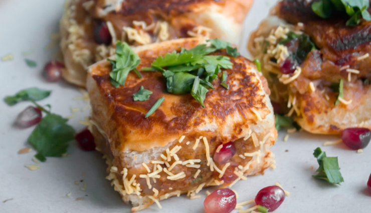 street food,street food of india,india,pani puri,samosa and kachori,chaat,vada pav,dabeli,pav bhaji