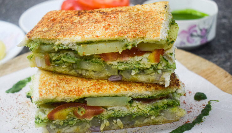 street food,street food in india,must try street food,fish cutlet,kathi rolls,shawarma,daulat ki chaat,batata vada,bombay sandwich