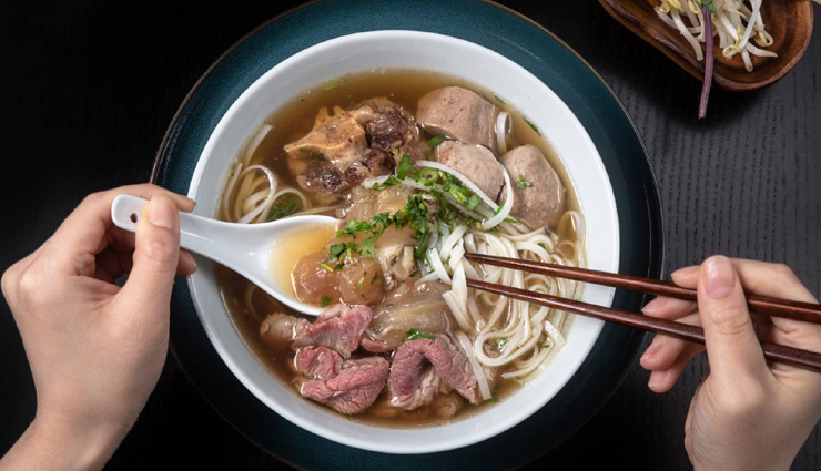 pho,bun cha,banh canh,banh tom,bánh cuốn,hanoi,street food in hanoi,mouthwatering street food,hanoi