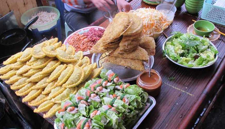 5 Mouthwatering Street Food To Try in Hanoi