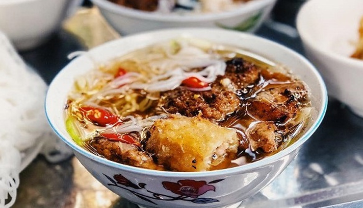 pho,bun cha,banh canh,banh tom,bánh cuốn,hanoi,street food in hanoi,mouthwatering street food,hanoi