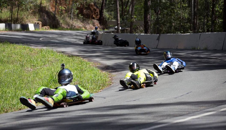 विश्व में प्रसिद्द है ये भयानक खेल most popular dangerous game in world,dangerous games in the world,base jumping games,skydiving game,street liner games,bull fighting game,life threatening games in the world,free soloing games,cricking game