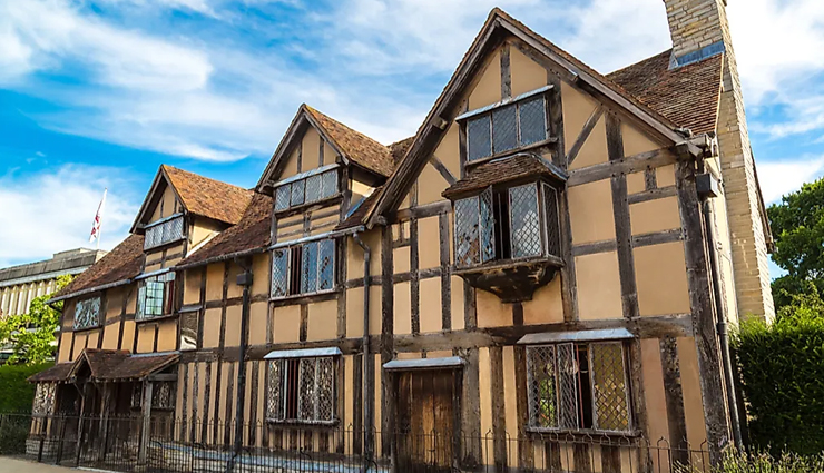 go to walking tours,go to walking tours around the world,famous street walking,basho tour,japan,gabriel garcia marquez tour in cartagena