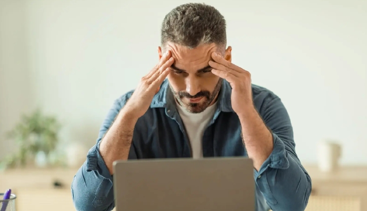 heart disease symptoms,silent heart attack signs,subtle heart attack symptoms,signs of heart trouble,early signs of heart disease,heart attack warning signs,ankle swelling heart disease,weight gain heart problem,physical symptoms of heart issues,non-chest pain heart attack signs