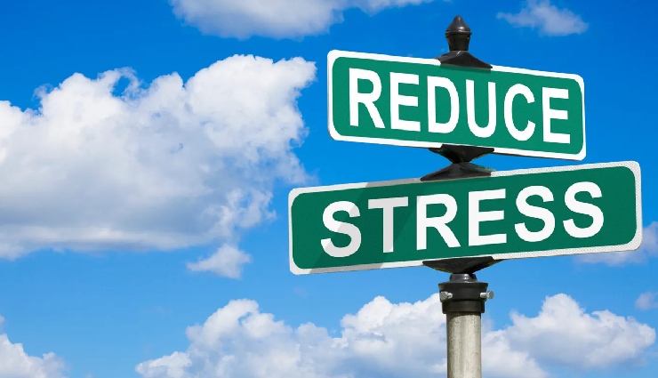 emotional distance in relationships,emotionally distant partner,lack of emotional intimacy,relationship issues,emotional disconnection,signs of emotional distance,rebuilding intimacy,emotional closeness,communication problems in relationships,relationship advice