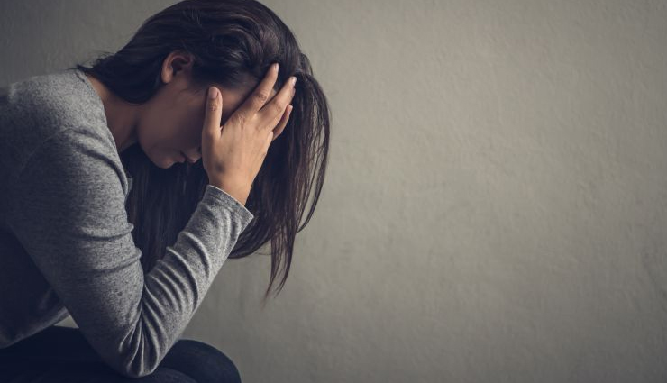 everyday habits causing hair fall,hair loss prevention tips,causes of hair loss,tight hairstyles hair fall,heat damage hair loss,yo-yo dieting hair fall,hair fall due to stress,improper brushing hair fall,alcohol in hair products hair damage