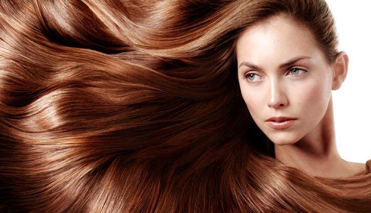 इन आसान उपायों की मदद से बनाए अपने बालों को घना और मजबूत