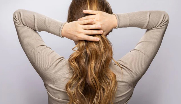 rosemary water benefits,rosemary water for hair growth,strengthen hair with rosemary water,rosemary water scalp benefits,prevent dandruff with rosemary water,rosemary water hair shine,moisturize scalp with rosemary water,natural conditioner rosemary water,reduce oiliness with rosemary water,invigorating scent of rosemary water