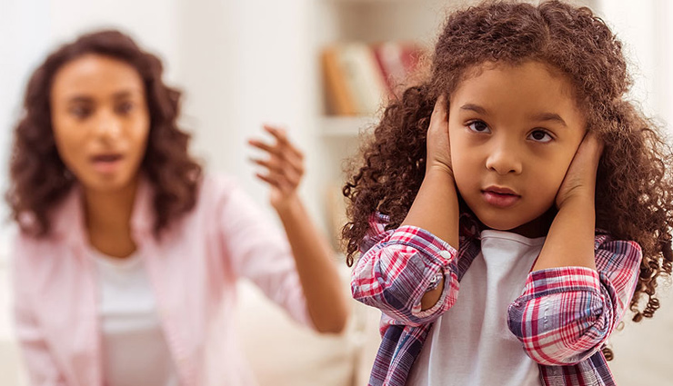 जिद्दी बच्चे को और अड़ियल बना देती है पेरेंट्स की ये गलतियां, इन तरीकों से मनवाएं अपनी बात 