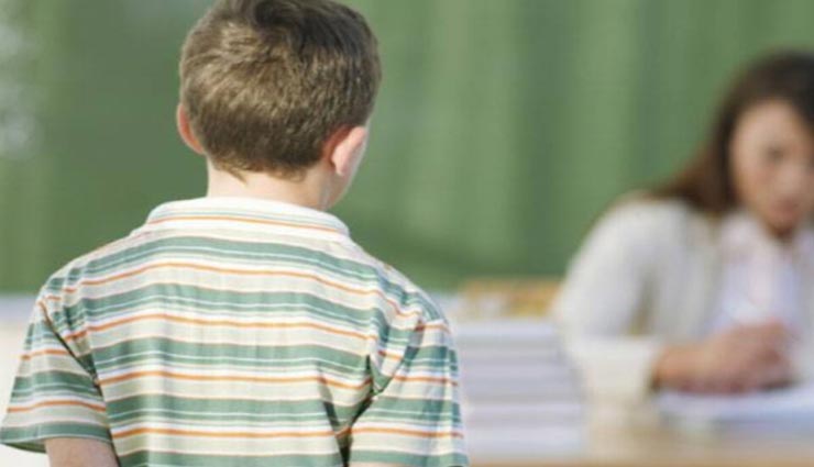 सीकर : शिक्षक की छात्र पर बेरहमी, यूनिफार्म में नहीं आया तो जमीन पर गिरा लाठी और लातों से पीटा