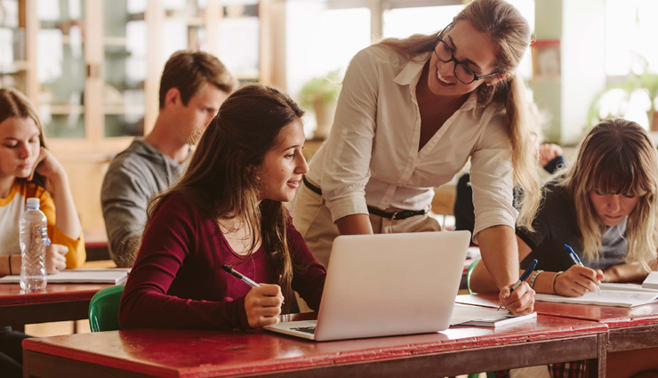 इन बातों को ध्यान में रख मजबूत करें स्टूडेंटस के साथ रिश्ते, स्कूल के बाद भी रहेगा व्यवहार healthy teacher-student relationship,building positive relationships in the classroom,tips for fostering teacher-student relationships,benefits of positive teacher-student relationships,creating a positive learning environment,strategies for effective communication in the classroom,respectful interactions in the classroom,importance of teacher-student relationship,nurturing trust and respect in the classroom,student engagement and teacher-student relationship