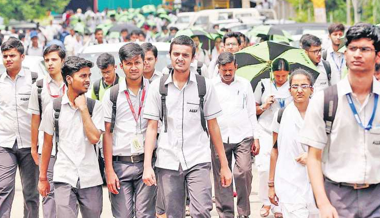coronvirus update,students from kota leave for mp,madhya pradesh govt sent buses to kota,kota,rajasthan,news