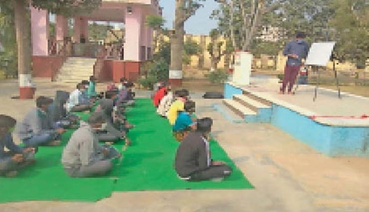 सीकर : अच्छी सोच के तहत जेल में दी जा रही अनपढ़ कैदियों को शिक्षा 