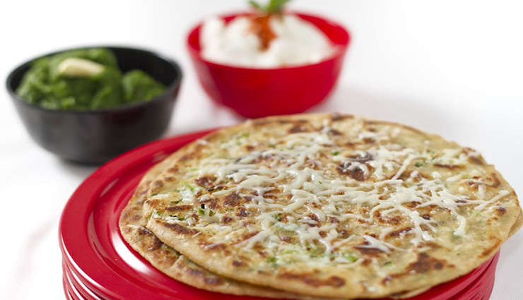 ब्रेकफ़ास्ट में इस बार ट्राई करें स्टफ्ड चिली चीज़ परांठा #Recipe