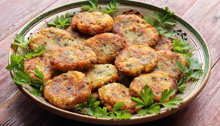 लॉकडाउन रेसिपी : स्टफ्ड मूंग दाल आलू टिक्की से बनाए दिन को स्पेशल