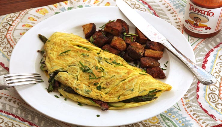 स्टफ्ड ऑमलेट बनेगा एक बेहतरीन ब्रेकफास्ट #Recipe