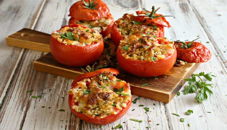 लॉकडाउन रेसिपी : भरवां टमाटर का ऐसा स्वाद शायद ही चखा होगा आपने
