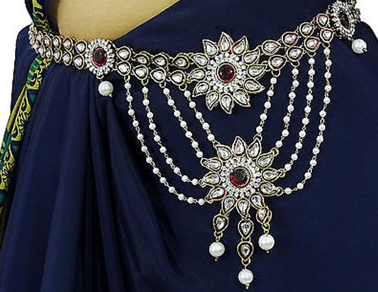 Add Spice To Your Bridal Look With These Stylish Kamarband 