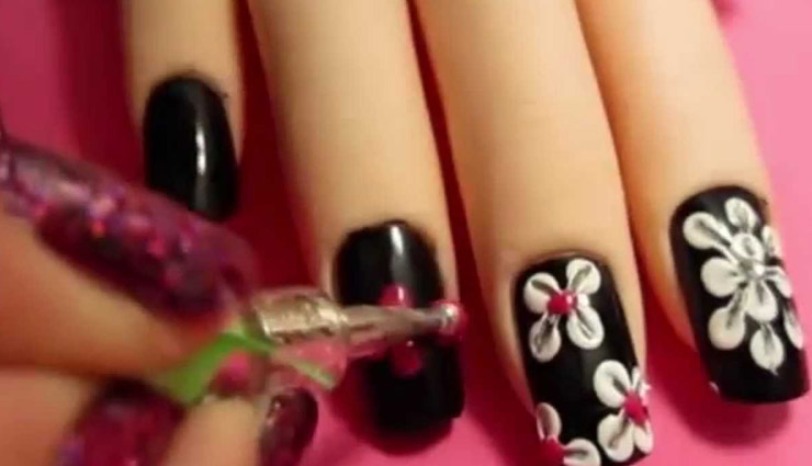 ये 6 नेल आर्ट बनाएँगे आपके पैरो के नाखुनो को स्पेशल, बनेंगे आकर्षण का केंद्र 