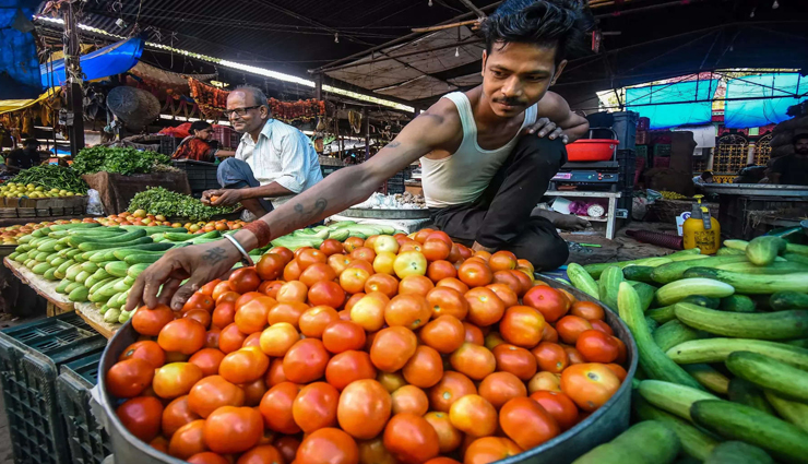 सब्जियों के भावों में आई गिरावट, टमाटर पहुँचा 60 रुपये किलो तक, हरी सब्जियाँ भी हुई सस्ती