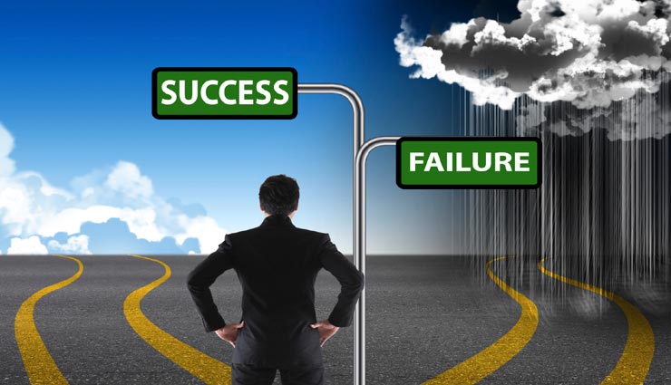 घर के सामने इन चीजों का होना, बनता हैं तरक्की में बाधा