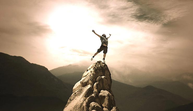 हर दिन करें घर से निकलते वक्त ये उपाय, मिलेगी काम में सफलता