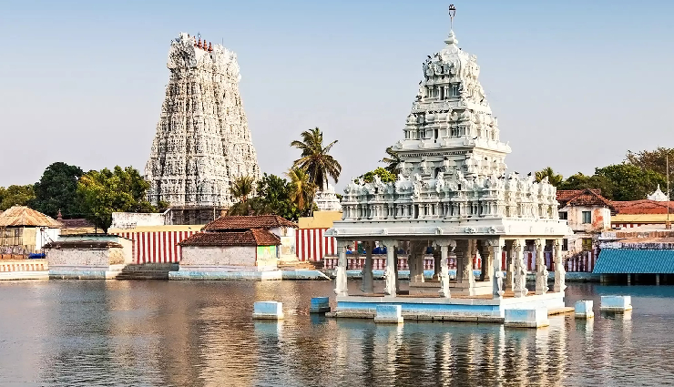 kanyakumari attractions,vivekananda rock memorial,thiruvalluvar statue,kanyakumari beach,bhagavathy amman temple,padmanabhapuram palace,suchindram thanumalayan temple,gandhi memorial mandapam,vattakottai fort,tamil nadu tourism,coastal town attractions,sunset views,cultural heritage sites,religious landmarks,tourist destinations,travel experiences,historical monuments,architectural marvels,scenic beauty,southern india tourism