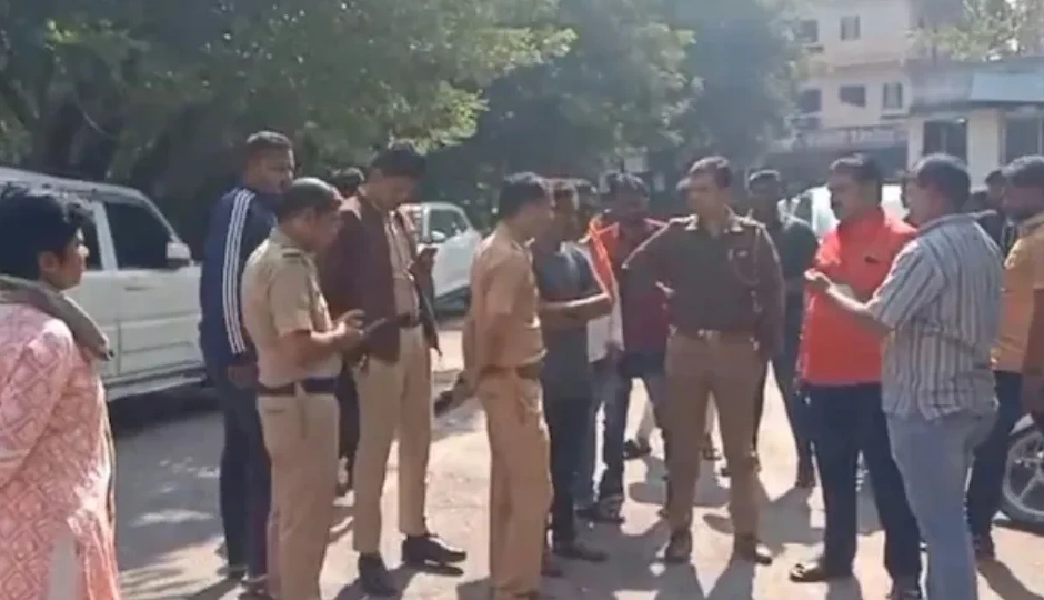 दर्दनाक घटना! महाराष्ट्र में 13 वर्षीय छात्रा ने स्कूल की तीसरी मंजिल से कूदकर दी जान, पिता ने टीचर पर लगाया टॉर्चर का आरोप