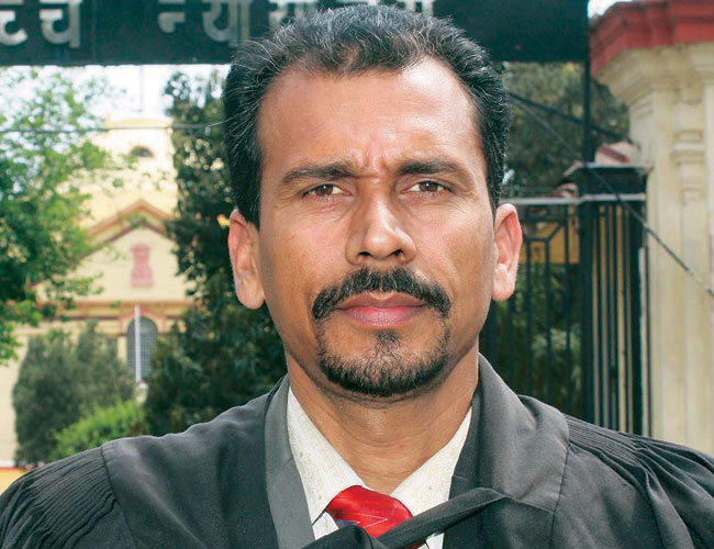 bihar advocate,cases against celebrities and politicians,manoj kumar sinha,the muzaffarpur senior superintendent of police,sudhir kumar ojha