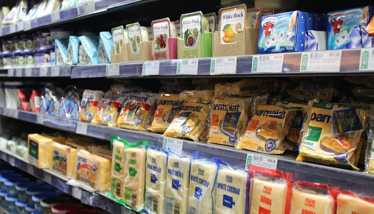 diabetes management,blood sugar control,food choices and diabetes,snacking habits and diabetes,meal decisions impact glucose,foods that lower blood sugar,foods that cause spikes,managing diabetes through diet,diabetes-friendly eating habits,balanced meals for diabetes