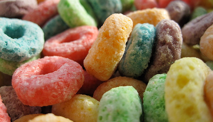 diabetes management,blood sugar control,food choices and diabetes,snacking habits and diabetes,meal decisions impact glucose,foods that lower blood sugar,foods that cause spikes,managing diabetes through diet,diabetes-friendly eating habits,balanced meals for diabetes