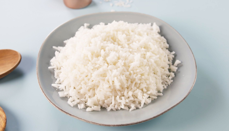 diabetes management,blood sugar control,food choices and diabetes,snacking habits and diabetes,meal decisions impact glucose,foods that lower blood sugar,foods that cause spikes,managing diabetes through diet,diabetes-friendly eating habits,balanced meals for diabetes