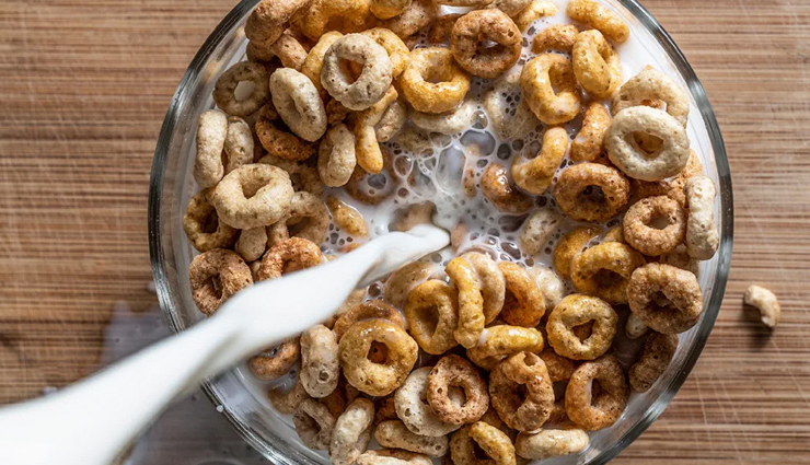 diabetes management,blood sugar control,food choices and diabetes,snacking habits and diabetes,meal decisions impact glucose,foods that lower blood sugar,foods that cause spikes,managing diabetes through diet,diabetes-friendly eating habits,balanced meals for diabetes