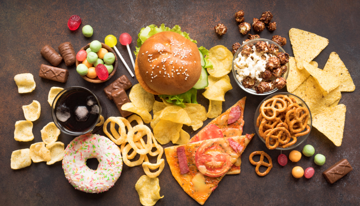 diabetes management,blood sugar control,food choices and diabetes,snacking habits and diabetes,meal decisions impact glucose,foods that lower blood sugar,foods that cause spikes,managing diabetes through diet,diabetes-friendly eating habits,balanced meals for diabetes