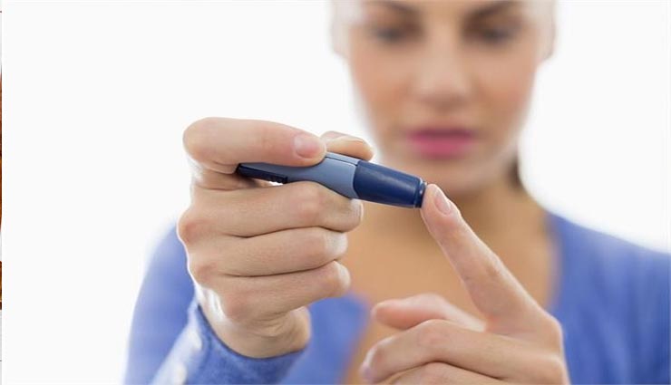 ब्लड प्रेशर और शुगर का मरीज बना रही ये 5 चीजें, जानें और रहें सतर्क