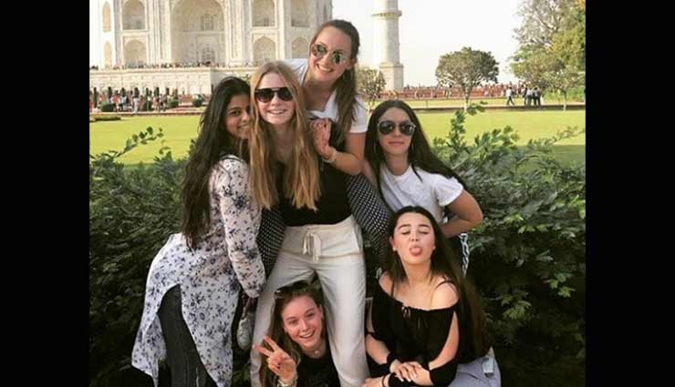 PICS- Suhana Khan enjoys Taj Mahal Visit With Her Friends