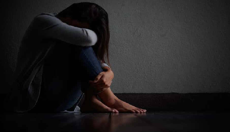 teen suicide warning signs,recognizing suicidal tendencies in teens,signs of self-harm in adolescents,identifying suicidal behaviors in youth,teen mental health red flags,intervention for suicidal teens,supporting at-risk adolescents,understanding teen depression signs,preventing teen suicide,early signs of suicidal thoughts in teens