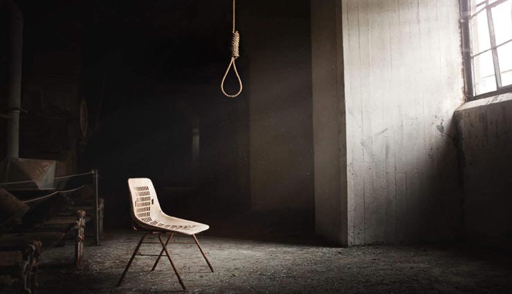 श्रीगंगानगर : घर से बाहर गए हुए थे माता-पिता तभी स्कूली छात्रा ने पंखे से लटककर की आत्महत्या