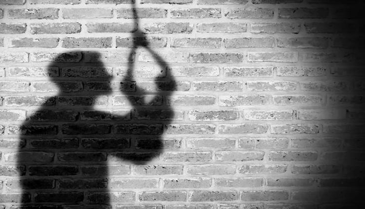 डूंगरपुर : ससुराल के बाहर पेड़ से लटका मिला युवक, पुलिस कर रही मामले की जांच 