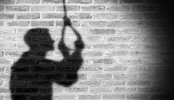 सीकर : बबूल के पेड़ से झूलता मिला युवक, दोस्त को फोन पर कहा था कि उसकी ये आखिरी बात है
