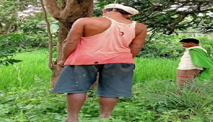 छत्तीसगढ़ : घर से कुछ दूर खेत में पेड़ से लटकता हुआ मिला किसान का शव, की खुदकुशी 