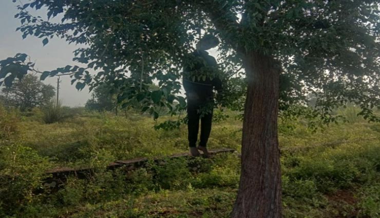 जयपुर : परिचित से मिलने गया था युवक, सुबह पेड़ से लटका मिला शव, मची सनसनी